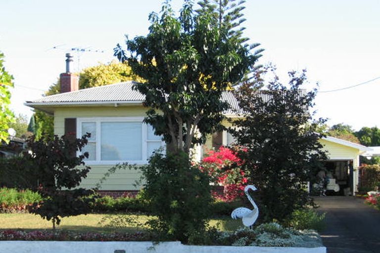 Photo of property in 25 Margan Avenue, New Lynn, Auckland, 0600