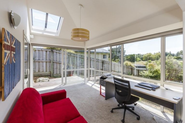 Photo of property in 28 Cashmere Drive, Fitzherbert, Palmerston North, 4410