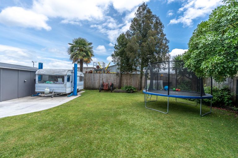 Photo of property in 16 Filmer Place, Melville, Hamilton, 3206