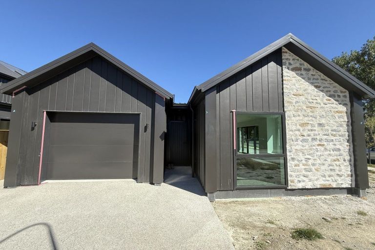 Photo of property in 21 Rushland Road, Jacks Point, 9371