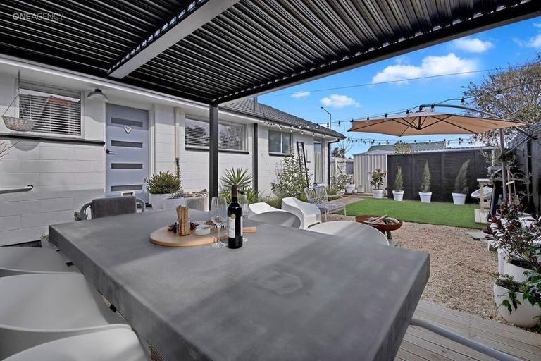 Photo of property in 84 Pacific Road, North New Brighton, Christchurch, 8083