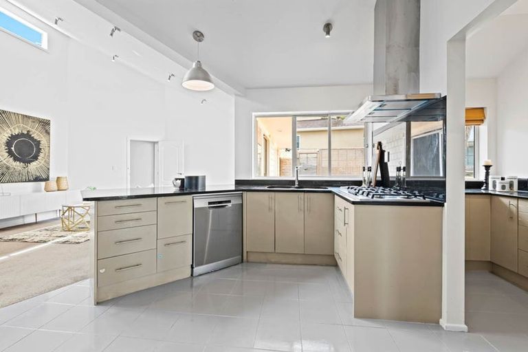 Photo of property in 14 Kinleith Way, Albany, Auckland, 0632