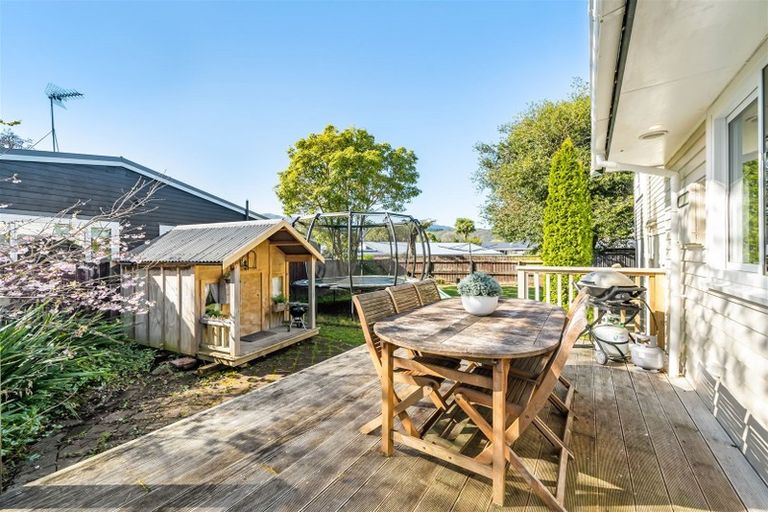 Photo of property in 1 Riverlea Way, Totara Park, Upper Hutt, 5018