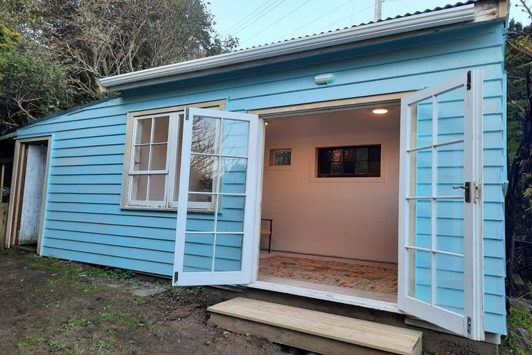 Photo of property in 71 Maungaraki Road, Korokoro, Lower Hutt, 5012