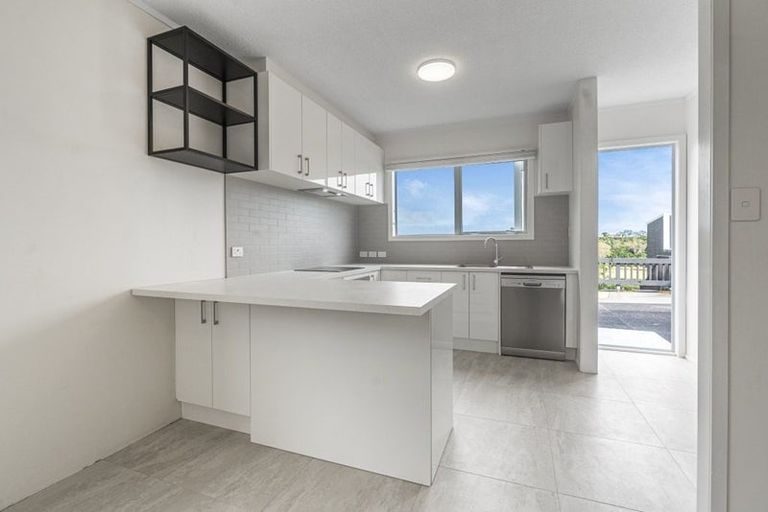 Photo of property in 1/86 Sylvan Avenue, Northcote, Auckland, 0627