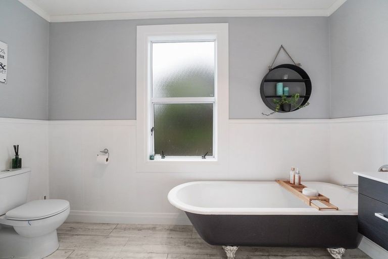 Photo of property in 2 Lambert Way, Paraparaumu, 5032