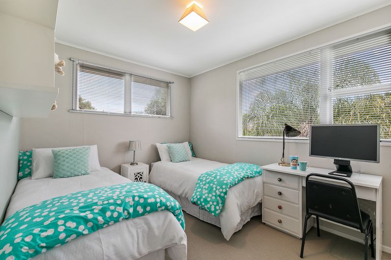 Photo of property in 8 Palawan Place, Torbay, Auckland, 0630