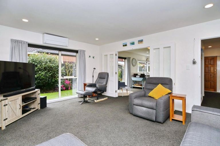 Photo of property in 2/43 Kedleston Drive, Avonhead, Christchurch, 8042