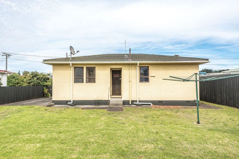 Photo of property in 2 Arawa Place, Castlecliff, Whanganui, 4501