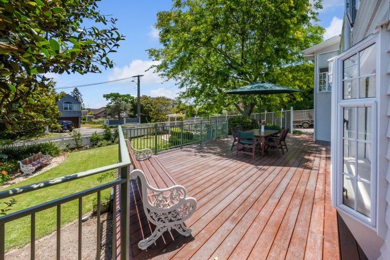 Photo of property in 4 Liston Crescent, Cockle Bay, Auckland, 2014