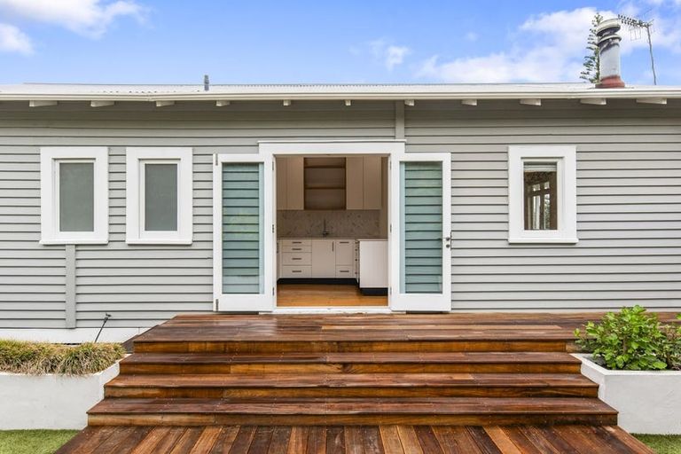 Photo of property in 50 Hollis Road, Paraparaumu Beach, Paraparaumu, 5032