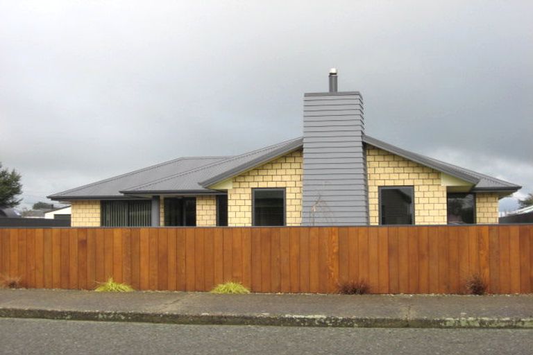 Photo of property in 18 Brydone Street, Edendale, 9825