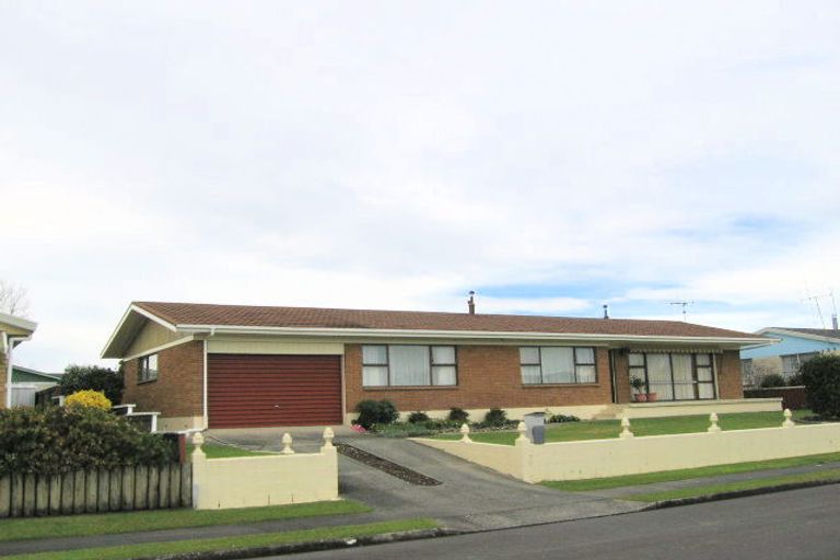 Photo of property in 8 Sandalwood Drive, Dinsdale, Hamilton, 3204