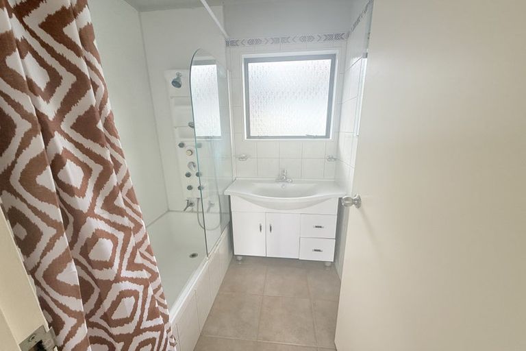 Photo of property in 1/67 Trias Road, Totara Vale, Auckland, 0629