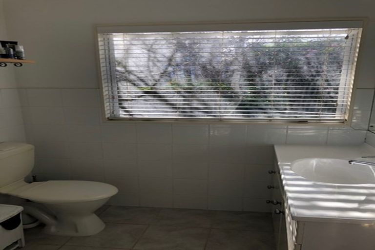 Photo of property in 4 Portal Place, Murrays Bay, Auckland, 0630