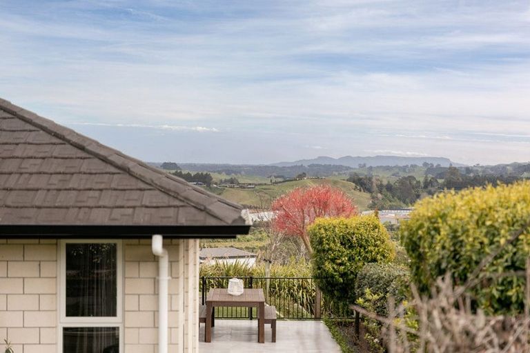 Photo of property in 30 Broadwater Close, Pyes Pa, Tauranga, 3112
