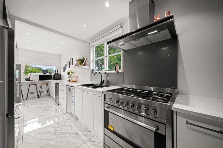 Photo of property in 121 Fairview Avenue, Fairview Heights, Auckland, 0632