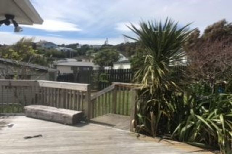 Photo of property in 3 Chaffey Crescent, Titahi Bay, Porirua, 5022
