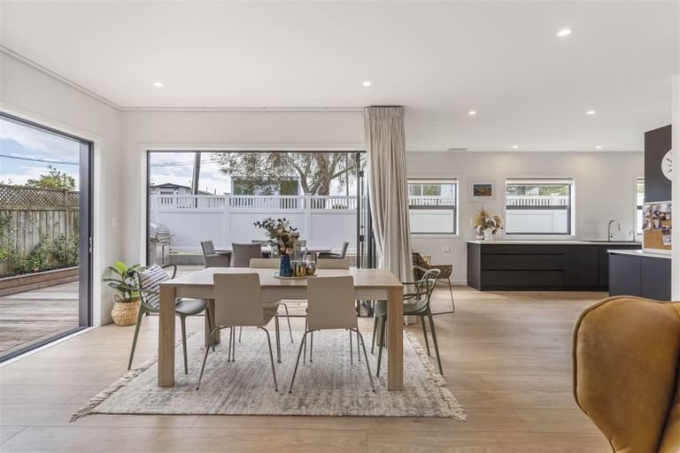 Photo of property in 20 Lynton Road, Bucklands Beach, Auckland, 2012