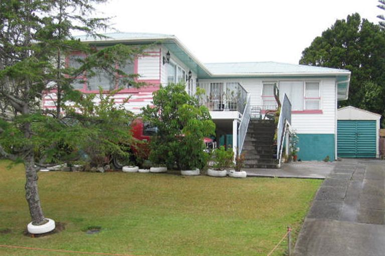 Photo of property in 62 Farquhar Road, Glendene, Auckland, 0602