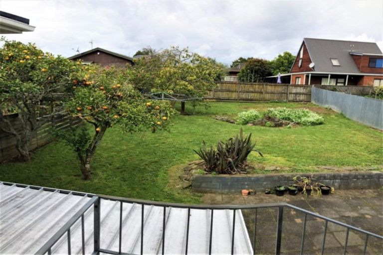 Photo of property in 26 Ray Small Drive, Papakura, 2110
