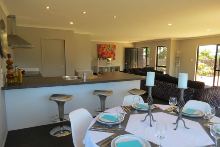 Photo of property in 19 Victoria Street, Coromandel, 3506