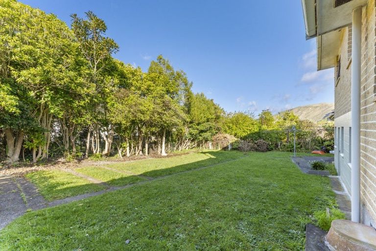 Photo of property in 11 Te Maku Grove, Waikanae, 5036