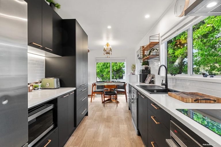 Photo of property in 16 Urlich Drive, Ranui, Auckland, 0612