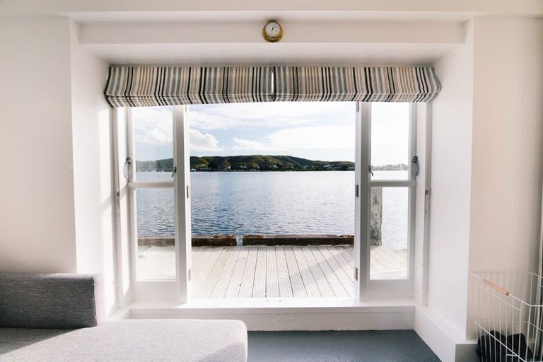 Photo of property in 18 Trevor Terrace, Paremata, Porirua, 5024