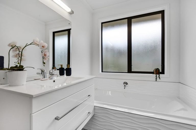 Photo of property in 72 Dillon Drive, Bell Block, New Plymouth, 4312