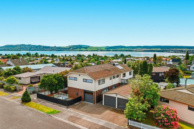 Photo of property in 2 Kempton Place, Richmond Heights, Taupo, 3330