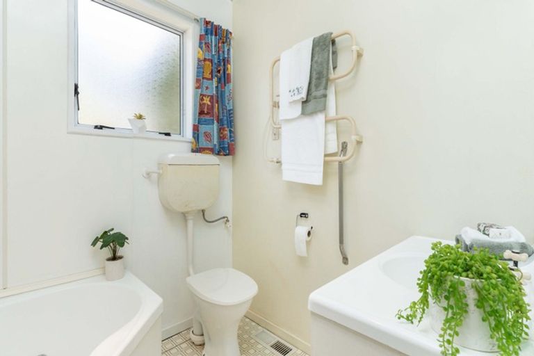 Photo of property in 48a Collins Avenue, Tawa, Wellington, 5028