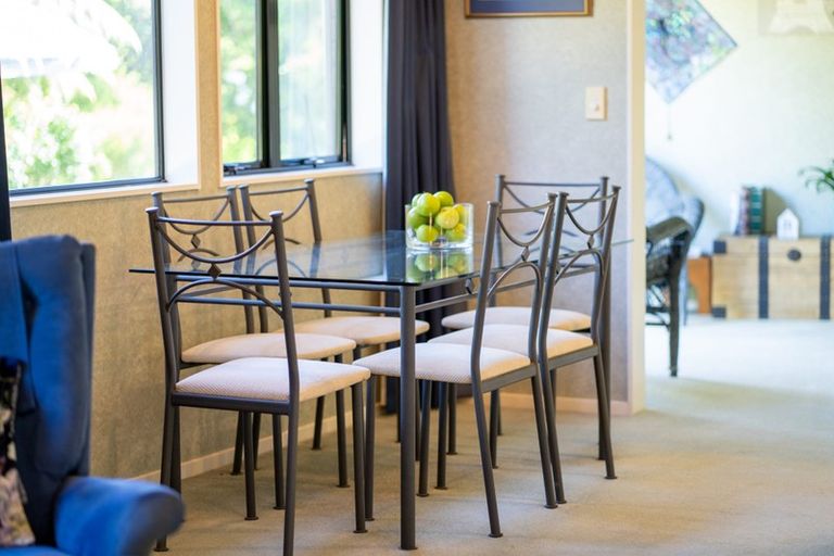 Photo of property in 42 Guildford Drive, Paraparaumu, 5032