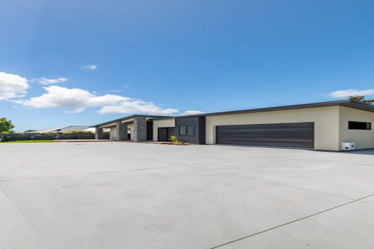 Photo of property in 2 Marsden Place, Hurworth, New Plymouth, 4310