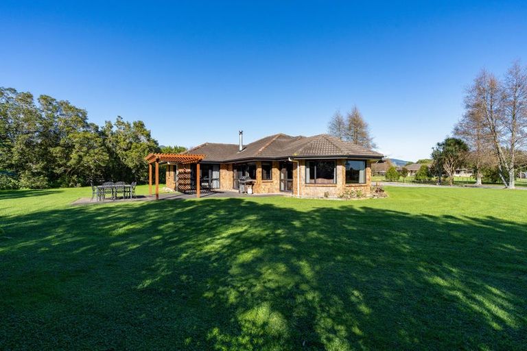 Photo of property in 14 Pukematawai Lane, Levin, 5571