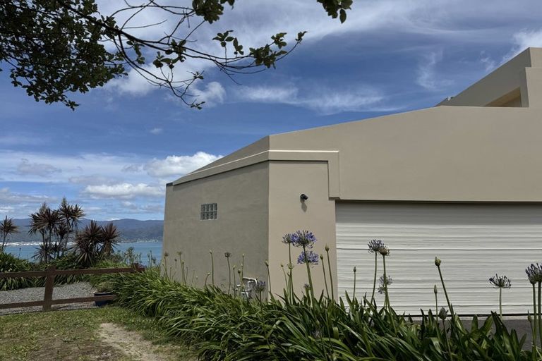 Photo of property in 14 Forbes Lane, Newlands, Wellington, 6037