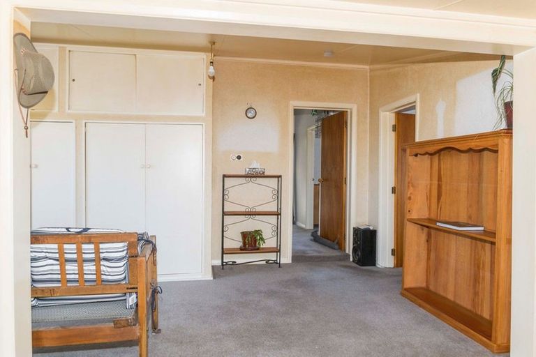 Photo of property in 27 Smith Street, Dannevirke, 4930