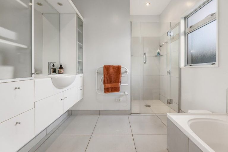 Photo of property in 142 North Parade, Richmond, Christchurch, 8013