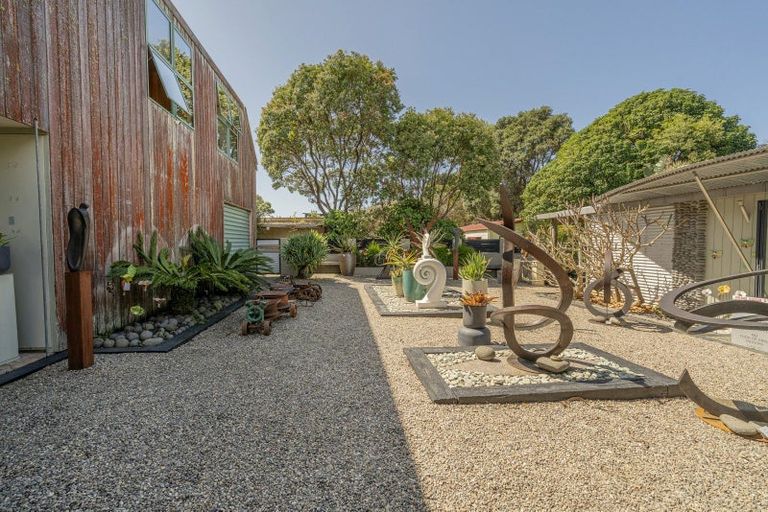 Photo of property in 24 Pye Place, Hot Water Beach, Whitianga, 3591