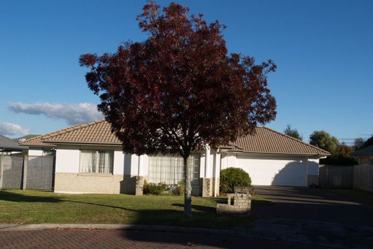 Photo of property in 8 Belsomet Place, Golflands, Auckland, 2013