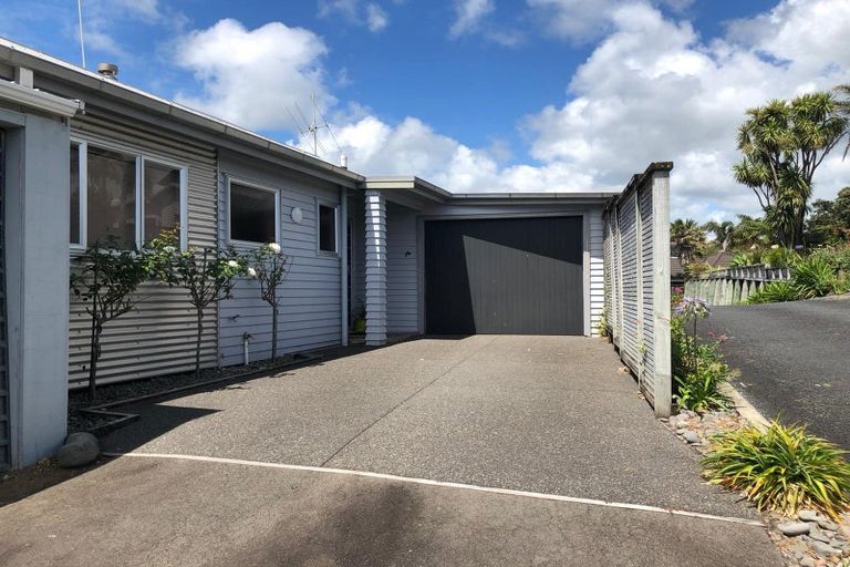 Photo of property in 21 Arden Place, Oakura, 4314