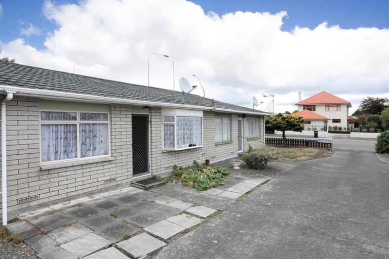 Photo of property in 2/297 Ruahine Street, Terrace End, Palmerston North, 4410