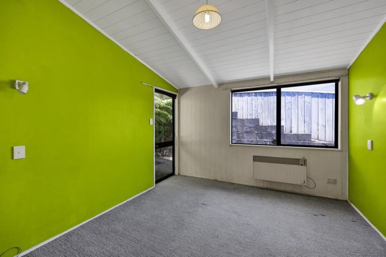 Photo of property in 15 Awanui Street, Merrilands, New Plymouth, 4312