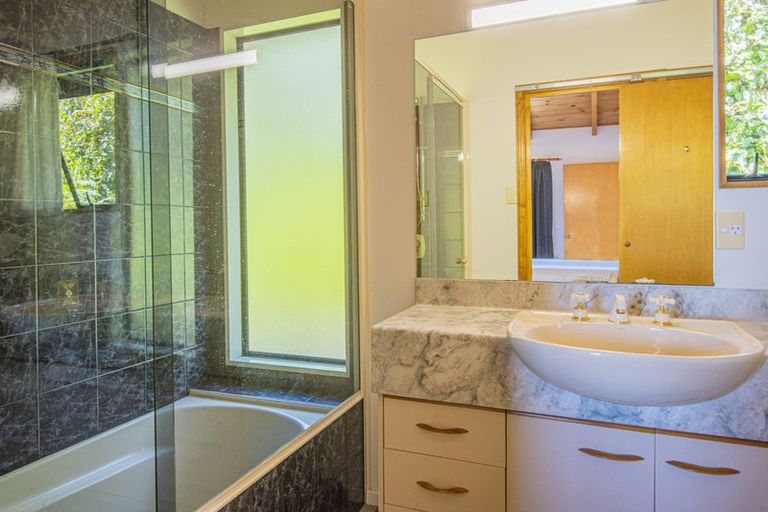 Photo of property in 8 Kaha Place, Russell, 0272