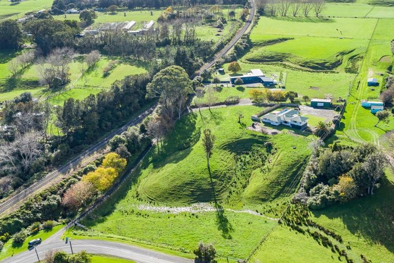 Photo of property in 51 Roslyn Road, Levin, 5510