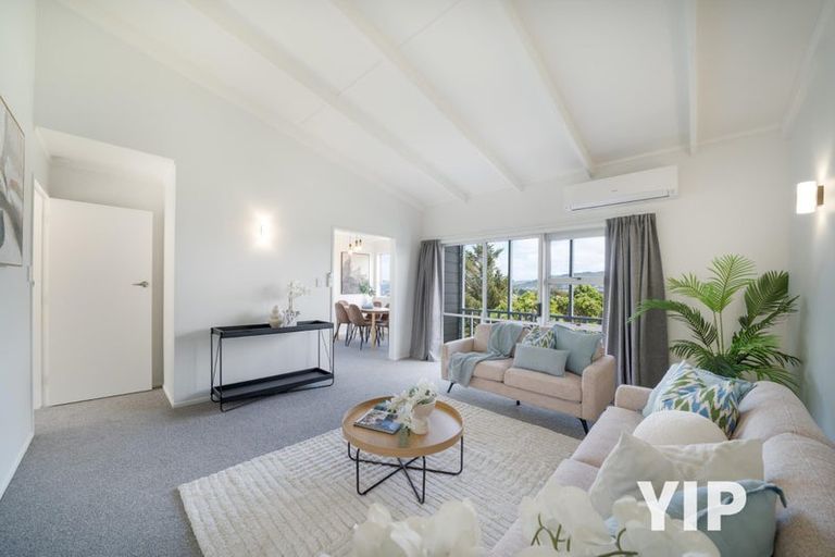 Photo of property in 29a Chetwode Grove, Newlands, Wellington, 6037