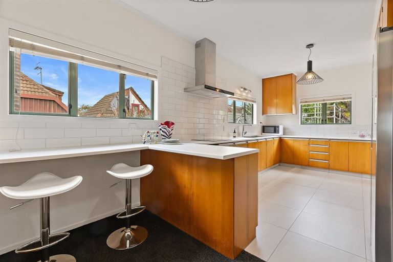 Photo of property in E/5 The Esplanade, Eastern Beach, Auckland, 2012