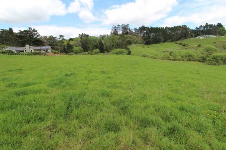 Photo of property in 135 Chamberlain Road, Bombay, 2675