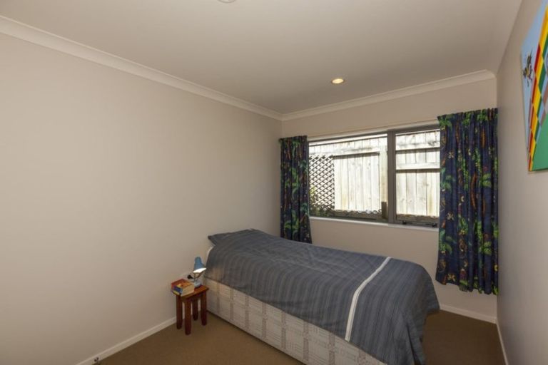 Photo of property in 21 Cascade Way, Paraparaumu, 5032