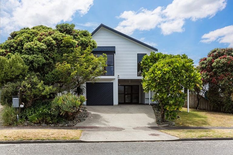 Photo of property in 5 Waiheke Street, Waikanae Beach, Waikanae, 5036